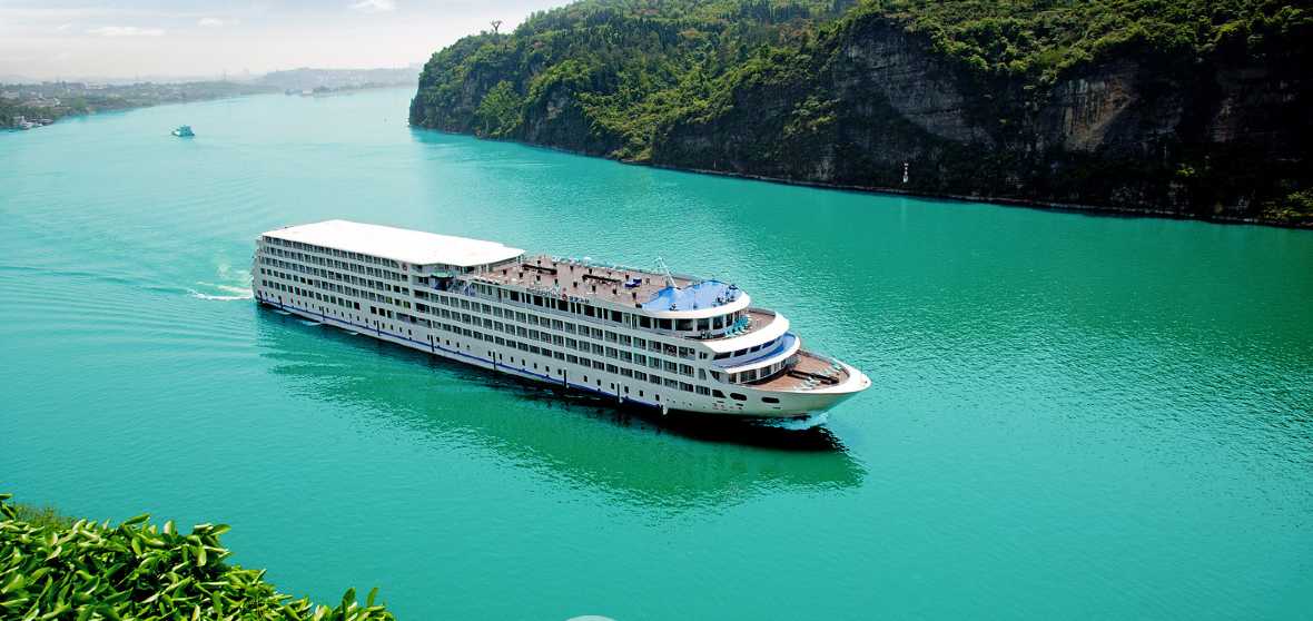MV President 8 Cruise cruise ship on the Yangtze River